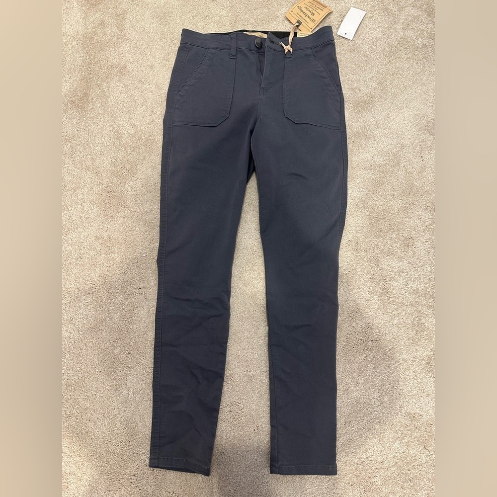 Democracy Jeans Gray Skyrise “Ab technology” booty lift skinny straight 2 NWT
